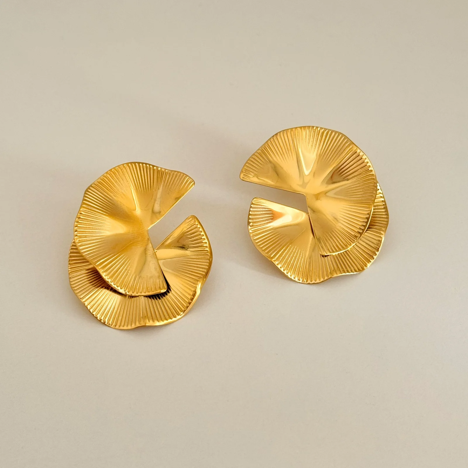 Retro Irregular Exaggerated Cloud Earrings For Women — image 3