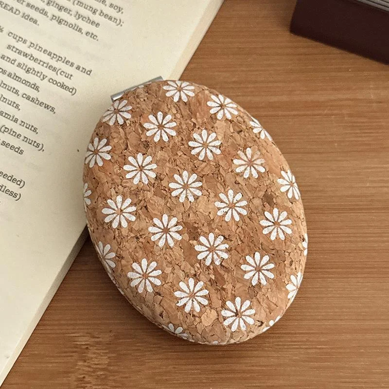 Retro-style Portable Compact Mirror — image 4