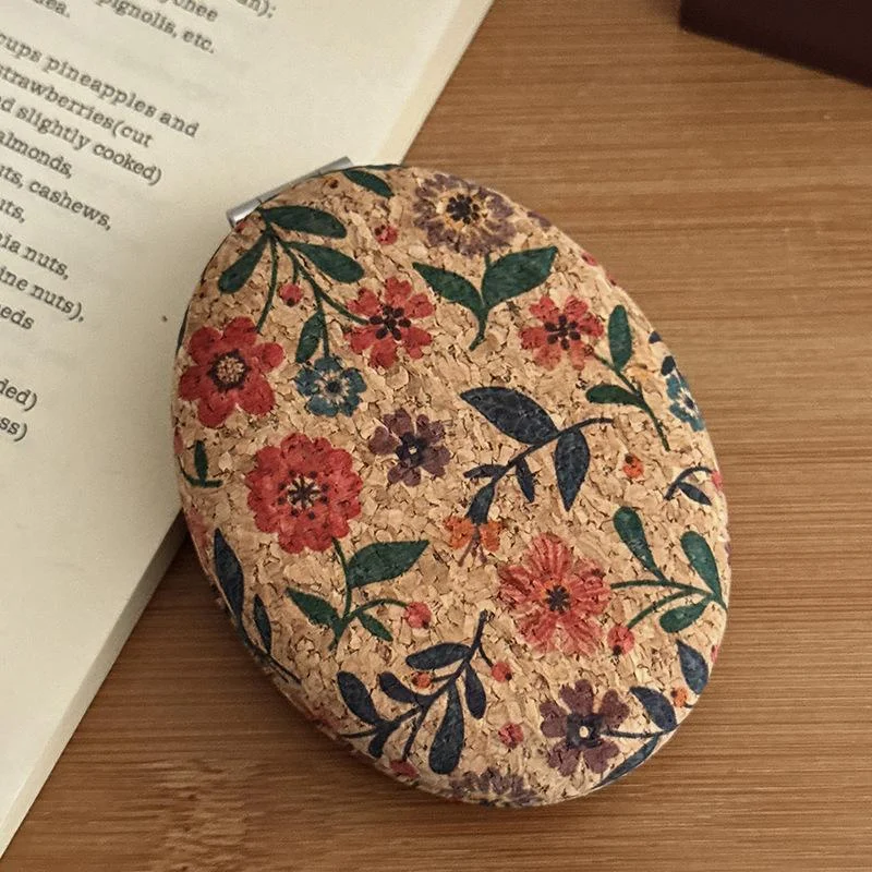 Retro-style Portable Compact Mirror — image 3