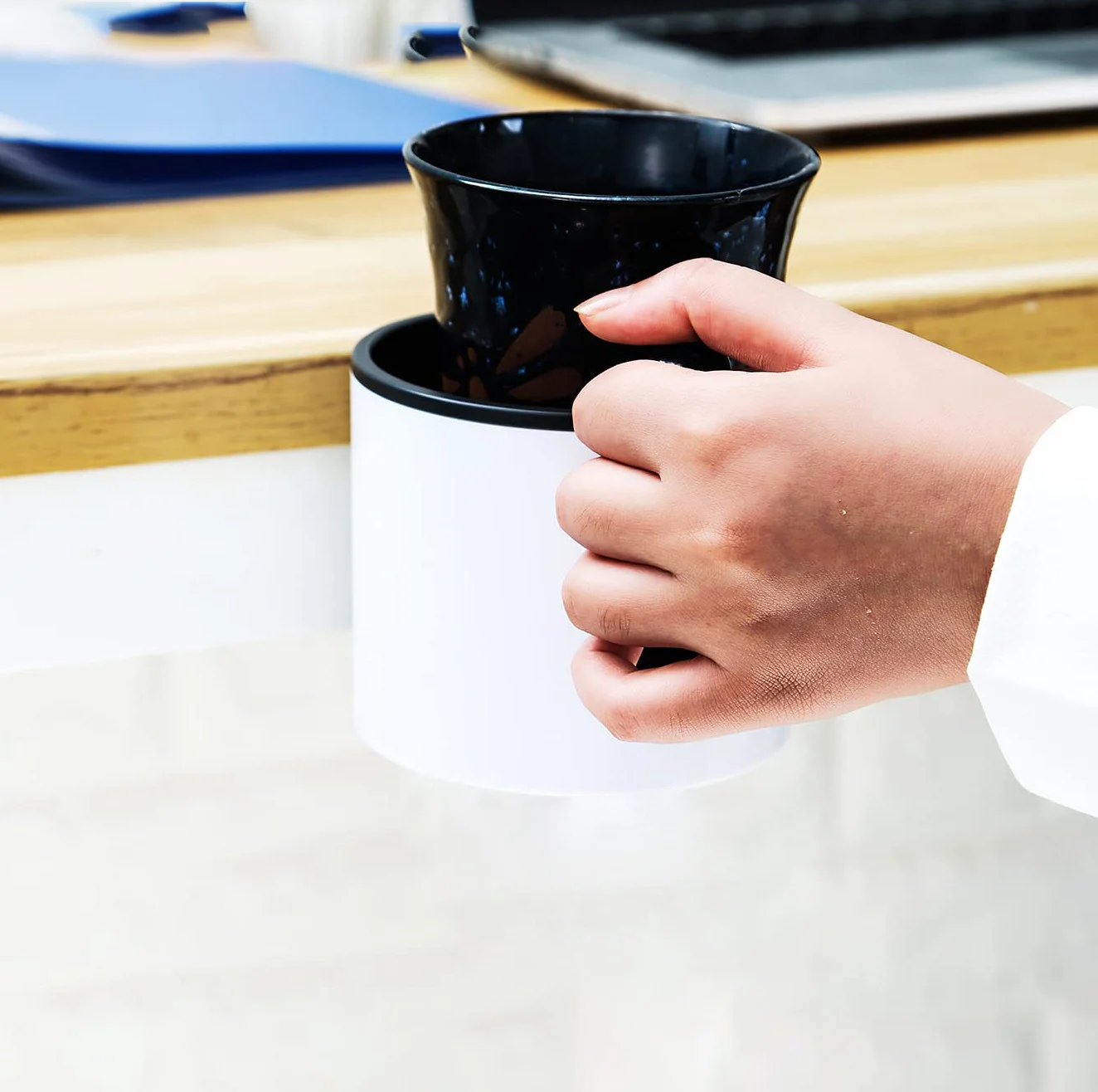 Rotating Metal Cup Holder 2-in-1 Punch-free Folding Stand With Headphone Hanger — image 3