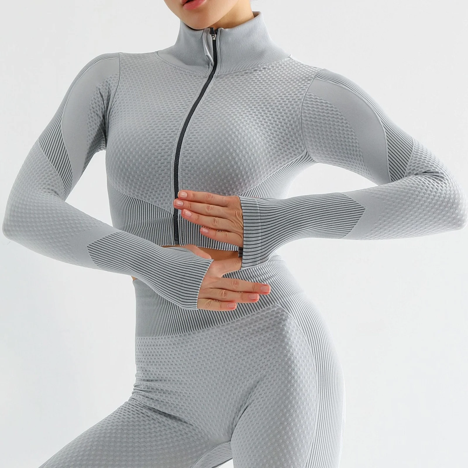 Seamless One-piece Knitted Three-piece Sports Yoga Set Vest And Outerwear — image 6