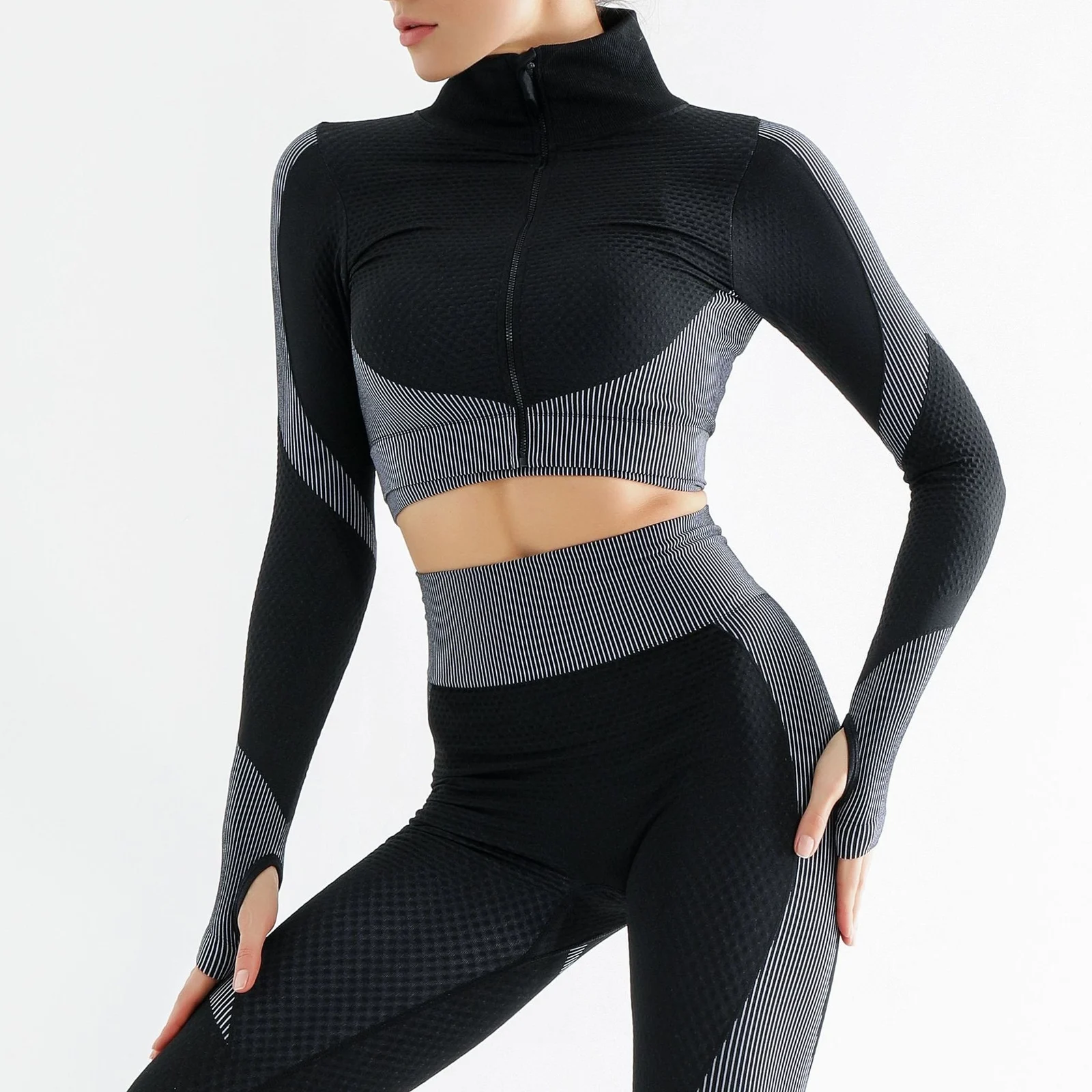 Seamless One-piece Knitted Three-piece Sports Yoga Set Vest And Outerwear — image 2