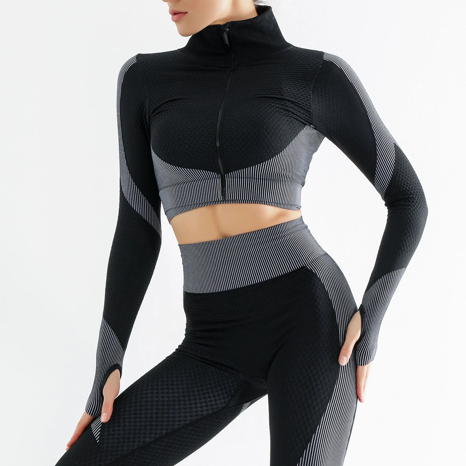 Seamless One-piece Knitted Three-piece Sports Yoga Set Vest And Outerwear — image 9