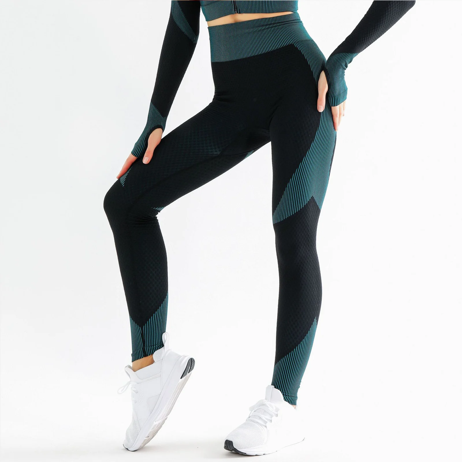 Seamless One-piece Knitted Three-piece Sports Yoga Set Vest And Outerwear — image 4