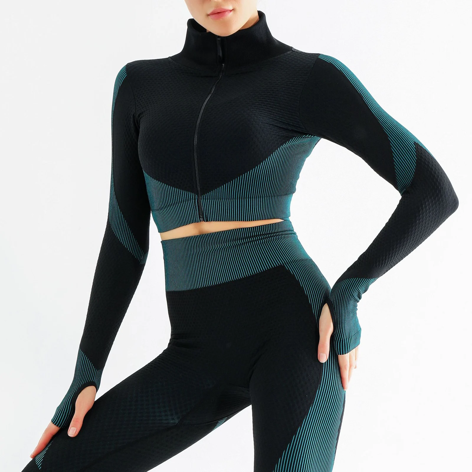 Seamless One-piece Knitted Three-piece Sports Yoga Set Vest And Outerwear — image 10