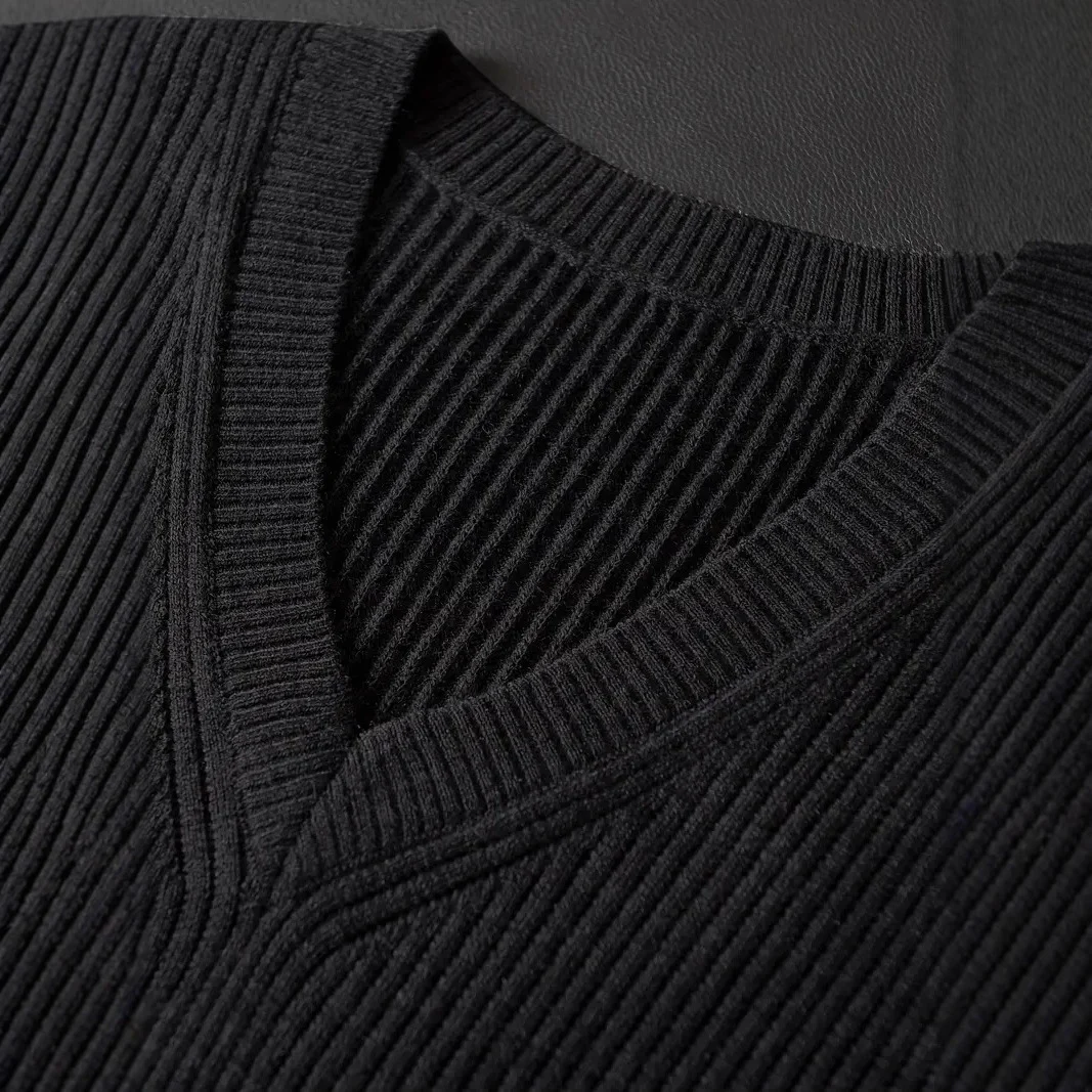 Solid-color Pullover Vest Gentlemans V-neck Inner Or Outerwear Waistcoat — image 2