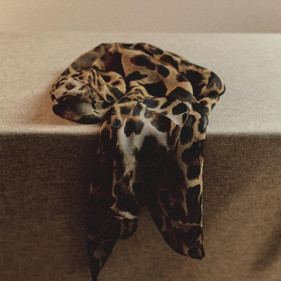 Spring Lightweight High-end Narrow Long Silk Scarf — image 5