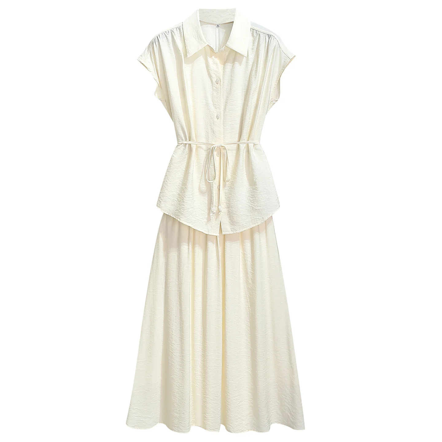 Tencel Sleeveless Blouse Paired With A Skirt — image 3