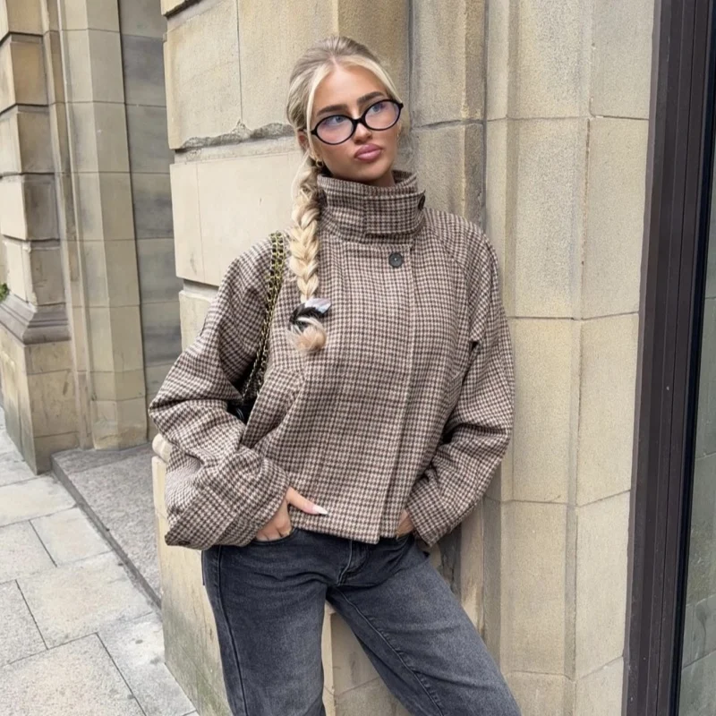 Womens Casual Wool Coat With A Stand-up Collar — image 2