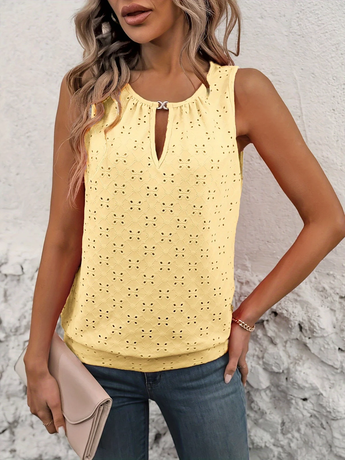 Womens Fashionable U-neck Solid-color Sleeveless Tank Top T-shirt — image 3