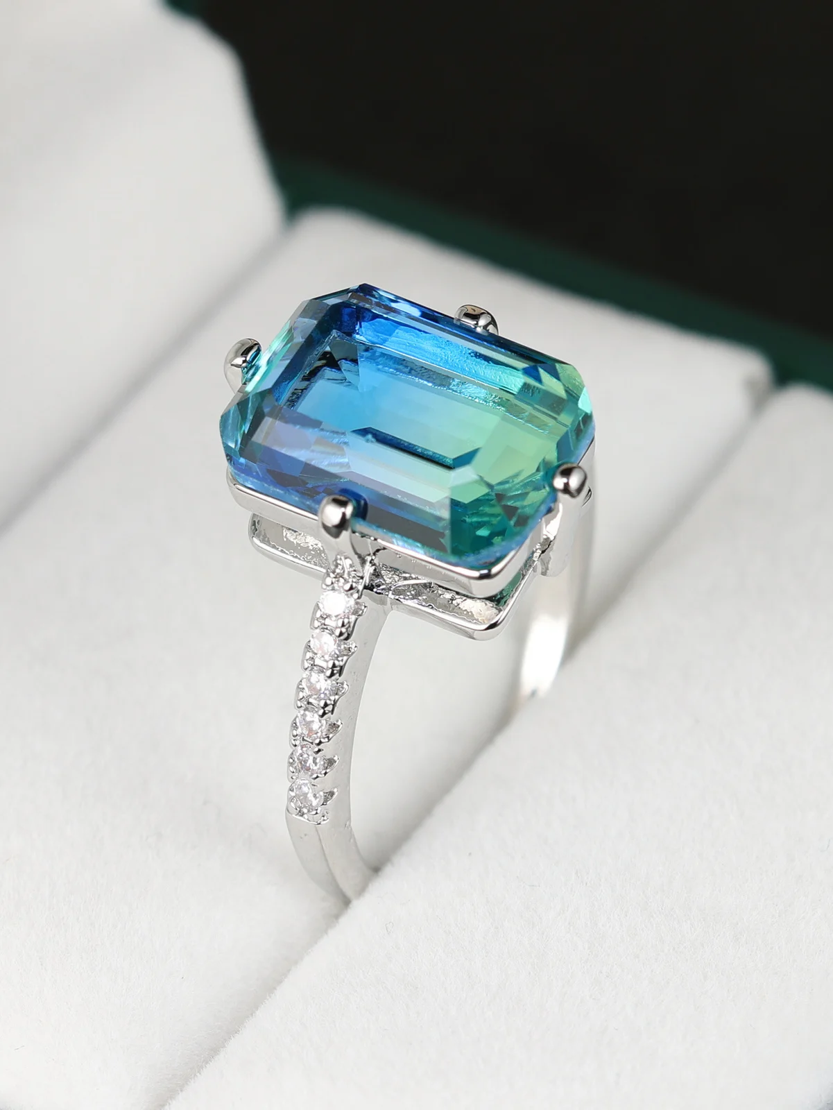 Womens Luxurious Blue Rectangular Ring — image 5