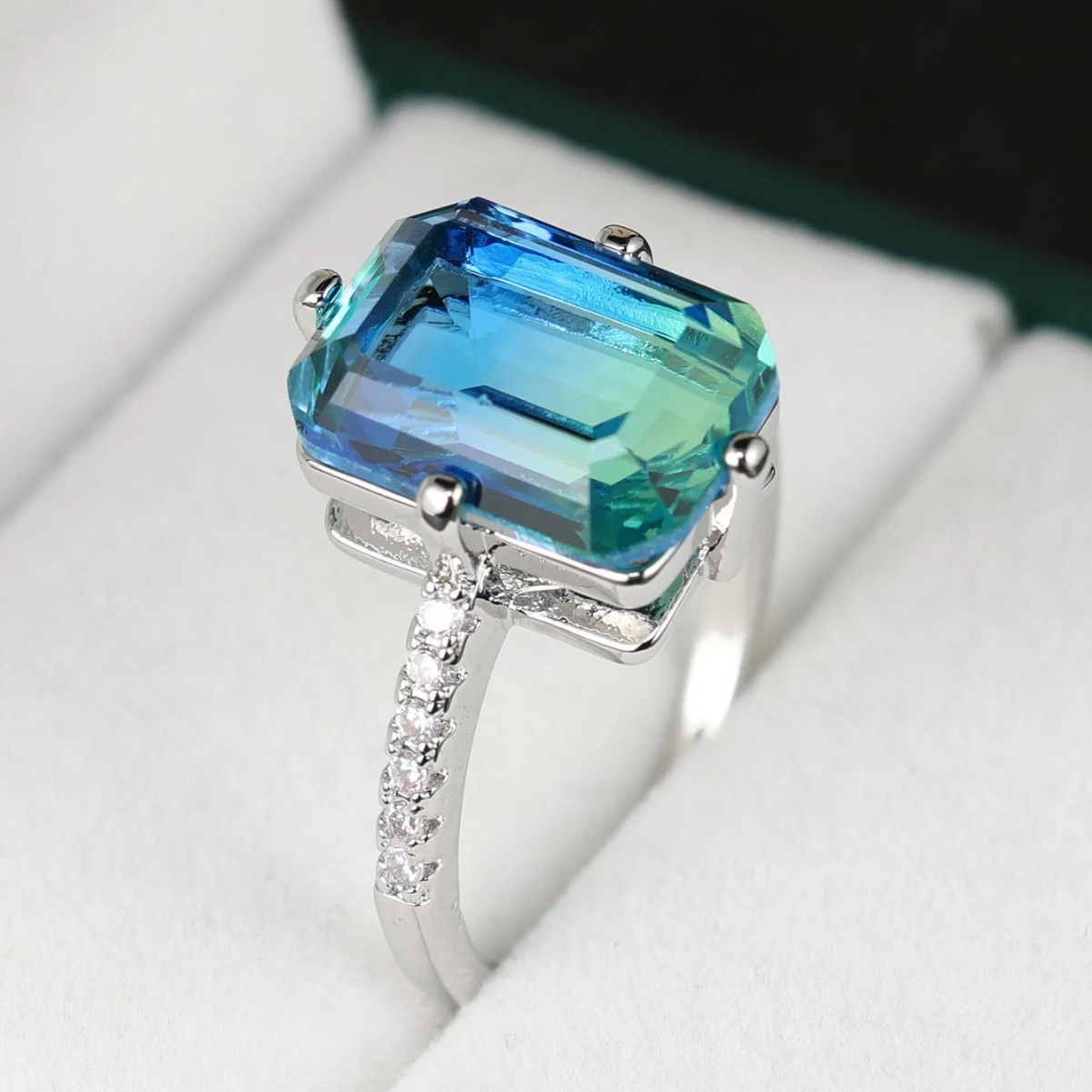 Womens Luxurious Blue Rectangular Ring — image 4
