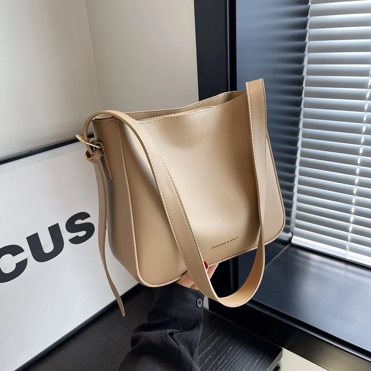 Womens PU Leather Bag Luxurious And High-end Large-capacity Shoulder Crossbody — image 8