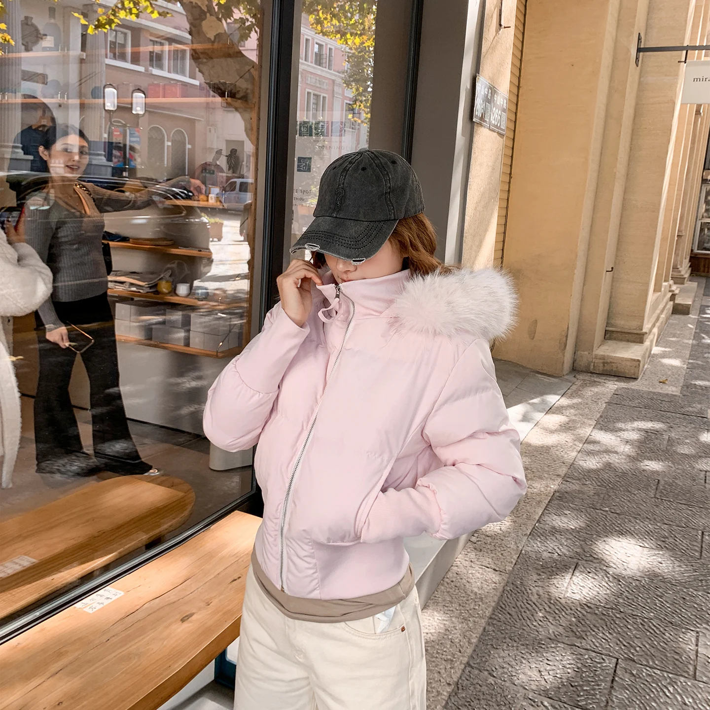 Womens Stylish Waist-cinching Figure-flattering Cropped Coat With A Large Fur-lined Hood — image 5