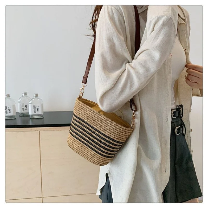 Woven Vacation Crossbody Bag Stylish And Versatile — image 2