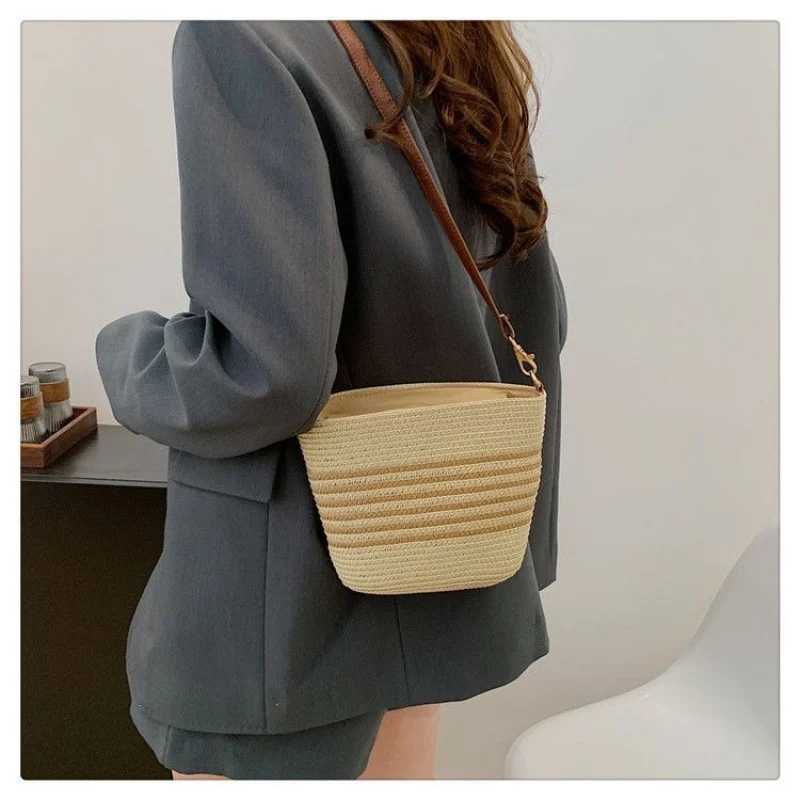 Woven Vacation Crossbody Bag Stylish And Versatile — image 5